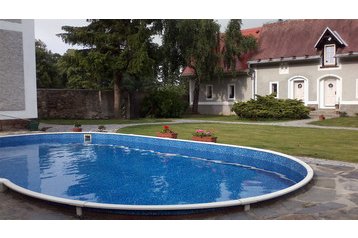 Cehia Privát Volárna, Exteriorul